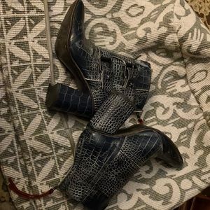 Freebird By Steven JOEY Navy/Blue Croco SIZE 8